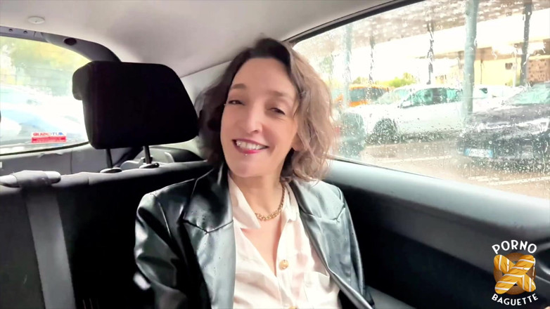 Porno Baguette: Lena，美丽的黑发女郎，喜欢大鸡巴