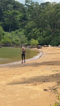 Caseiro sexo acidental - punheta e ejaculação em uma praia