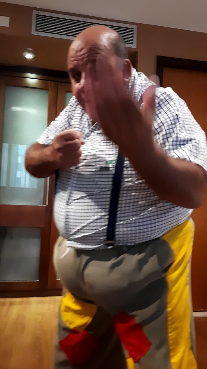 Punchbagplz: POV: 호텔에서 부바 Vs 조버의 난쟁이 난쟁이