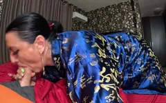 ふしだらな芸者がチンポをしゃぶってザーメンで遊ぶ 274