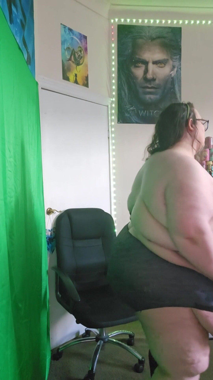 SSBBWLadyBrads: Lets Strip and Dance SSBBW