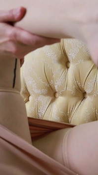 Stuzzica lentamente e smentita - calze vestite di nylon, suole primo piano e gioco con i piedi controllati