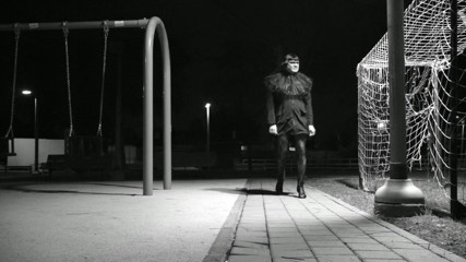 Voyager: Crossdresser Outdoor