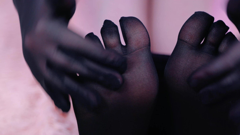 Arya Grander: Fetish kaki, 5 jari dalam pantyhose nilon dan pakaian PVC mengusik