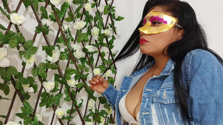 NEGRITA SEXY: 배다른 여동생의 골반에 초콜릿을 뿌리고 맛있는 보지를 핥고 빨아주는 더러운 의붓여 동생