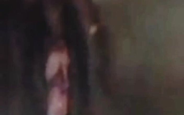 Me and my new slut: Görüntülü görüşmede klitorisini parmaklıyor ve ovuyor ıslak amcık zenci