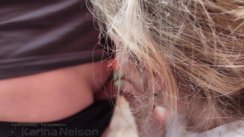 Karina Nelson: Dildoing mentre faccio trekking poi pompino da uno sconosciuto