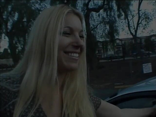 Huge Euro Booties: Păpușa blondă fantastică are parte de o ejaculare înăuntru după un...