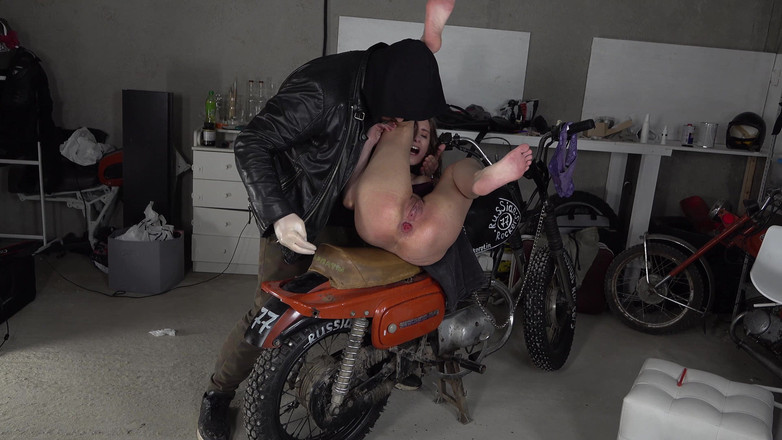 Valterkaro: Fisting pantat majikan anastasia