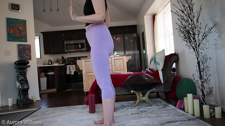 Aurora Willows: Stretching ristorante yoga hamstring