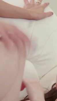 Girlsway - Jenna J Ross encuentra intentos de convencer a Carmen Caliente para unirse a sus nuevos esquemas de ganar dinero