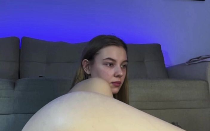 JuiceLussie: Primeira vez anal fodendo com pau grande Esguichando muito