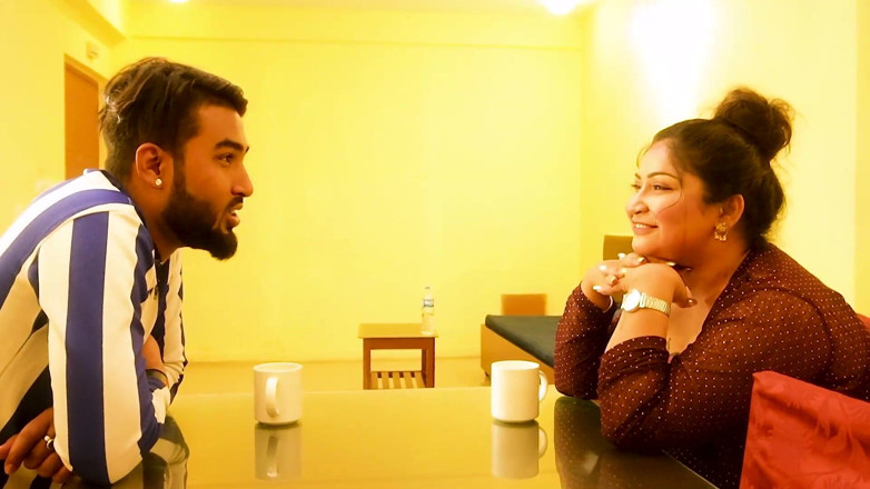 Xtramood: Cuplului indian desi îi place să se fută reciproc în hotel