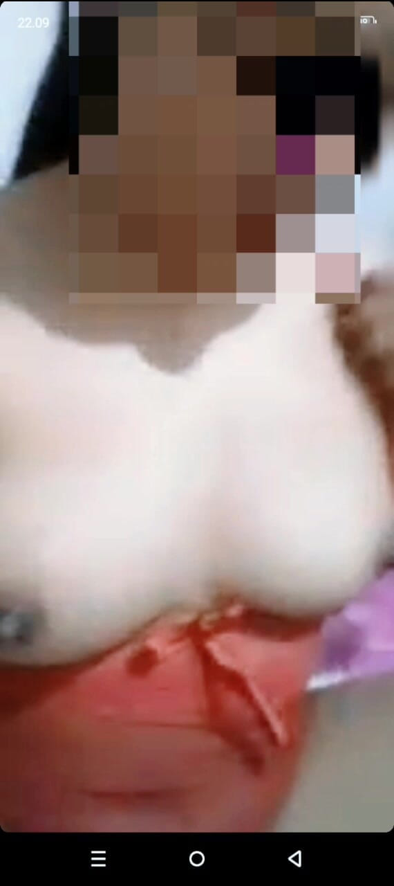 Astriana88: "Nu mă așteptam! Soția vecinului a trimis un vc obraznic în...