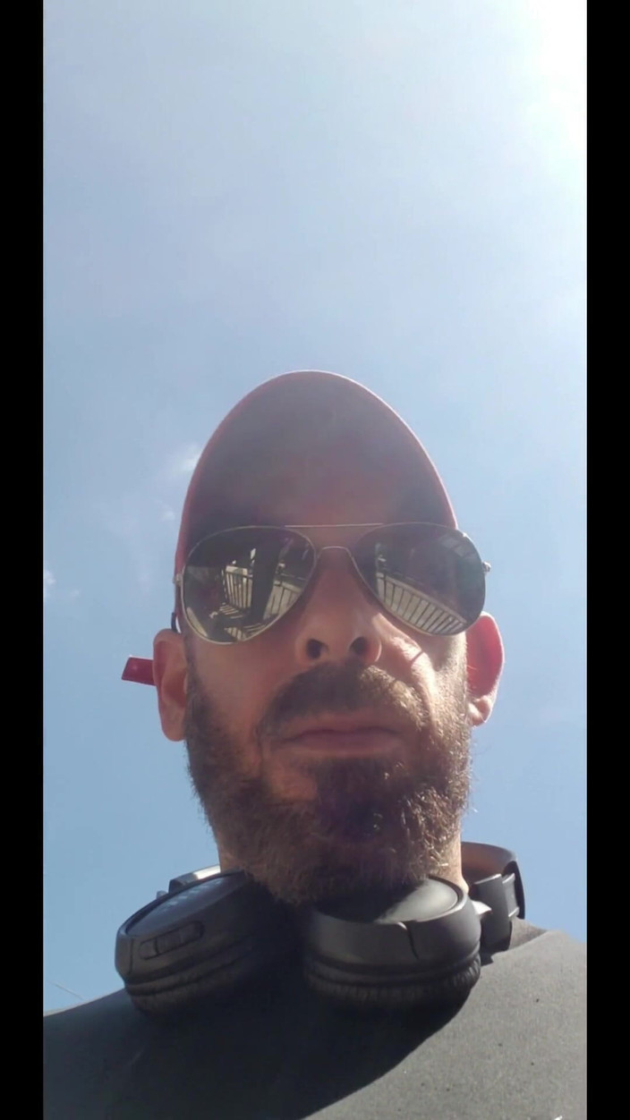 BBIG: 3 videoclipuri pentru a mă onora