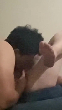 Mein freund kommt müde von der arbeit an und ich tröste ihn mit einem schönen fick, er lässt sein sperma in mir