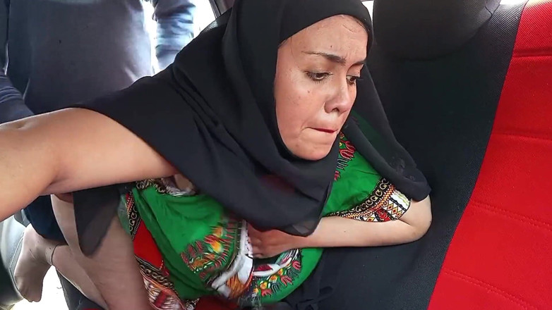 BBW Kelly Mom: Người phụ nữ Ấn Độ đội khăn trùm đầu làm tình trong xe hơi