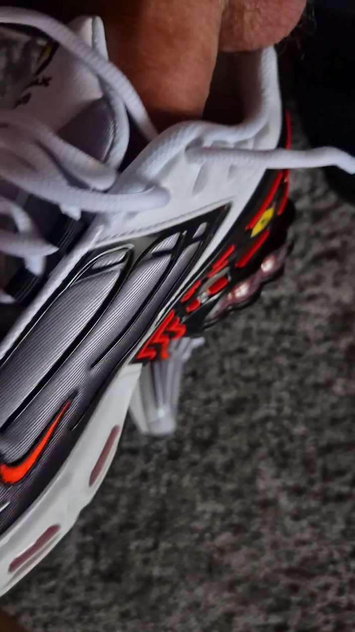 Sneakersmax98: Dikongkek keras selepas bermain dengan Nike Tn