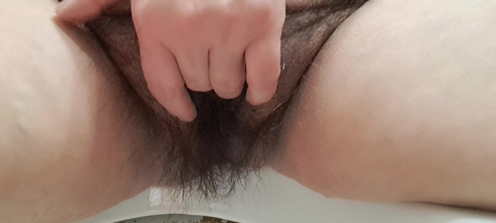 Mommy big hairy pussy: Üvey annenin şişman amını yıkıyor