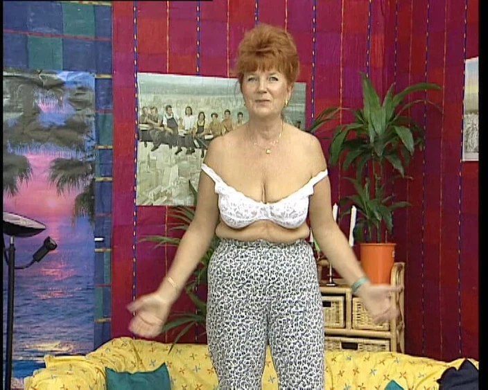 YOUR FIRST PORN: Junge Omi Karin Wichst, Schon, Ein Leben Lang - молодая бабушка Карин всю свою жизнь