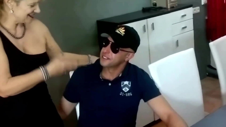 Mature Climax - 100% Mature Videos: Listonosz rucha tego pożądliwego dojrzałego