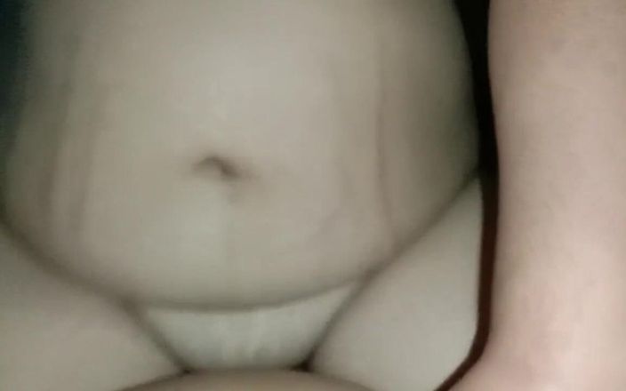 Chubbyme Pinay: Fată asiatică dolofană gata să-mi sugă pula oricând, chiar și noaptea...