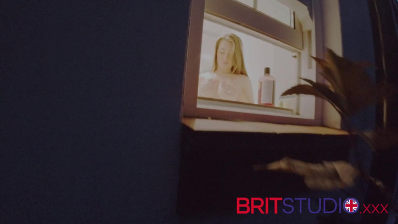 Brit Studio: Du tittar på din granne i duschen