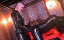 Lady Valeska femdom: Cuckolding des Dollys mit dem Gimp