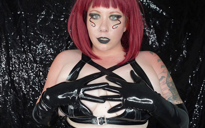 Deanna deadly: Demoness gotica provocante in Guanti in lattice e Scollatura