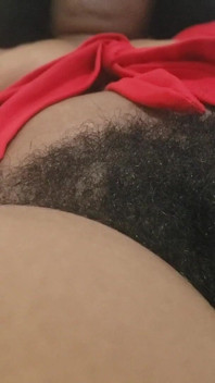 Yalnız kıllı orta yaşlı seksi kadın iyi sikiş - samimi bir şekilde kıllı amcık görünümü