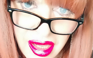 Emma Browne: Trans děvka si hraje a stříká