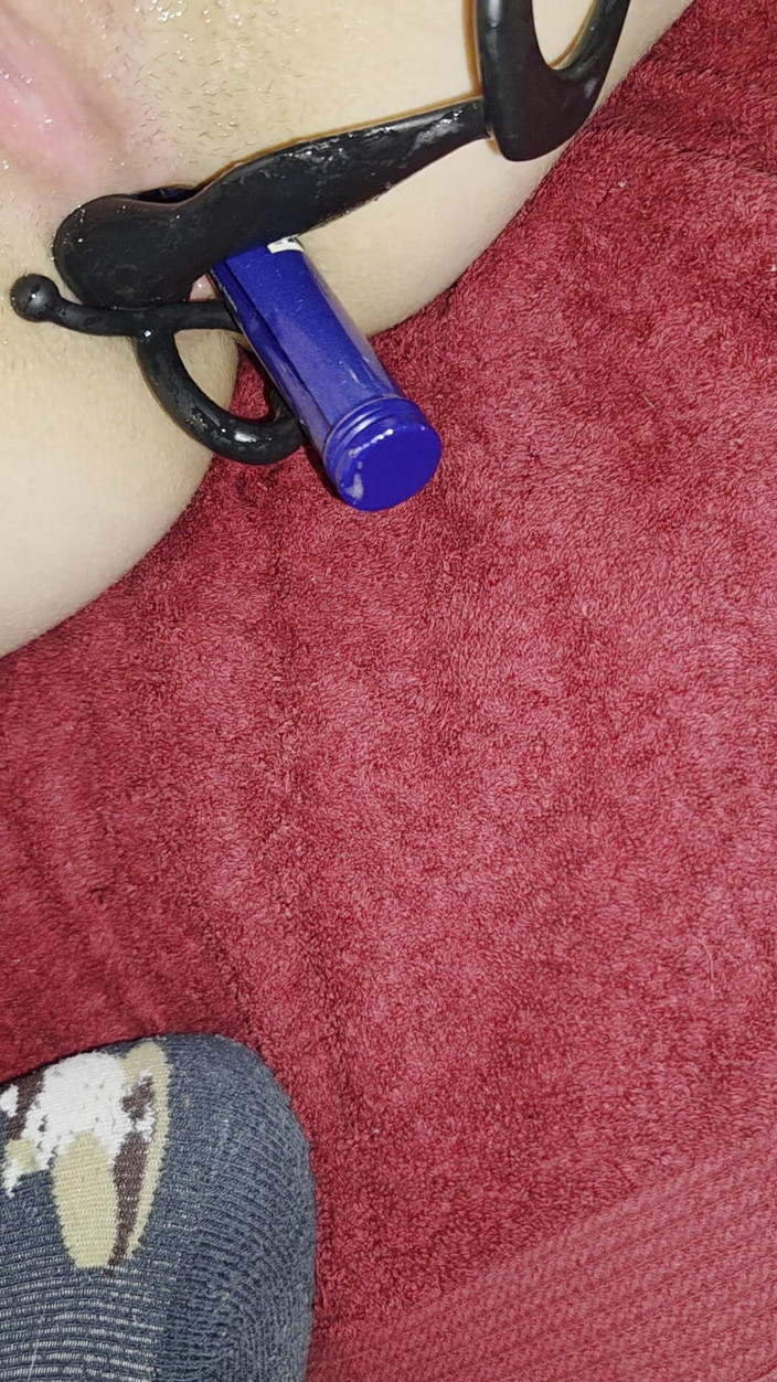 Ana Liz: Ana Liz nacpe svůj hladový zadek a protahuje si těsnou...