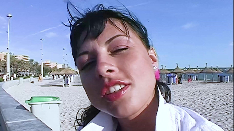 Sextermedia by Pete: Blondine Zeigt Im Uber Taxi Ihre Muschie