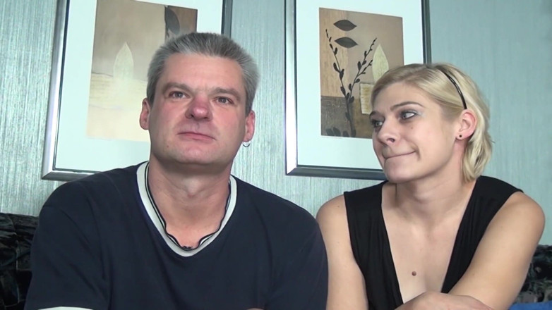 Deutscher hardcore: Hot German babe enjoys threesome with bisexual dudes