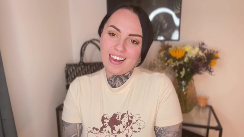 Miss Valentina: シシーズ、パンティでイく ジョイ