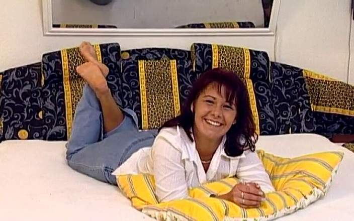 FoxyMedia: Si rambut coklat Jerman yang menarik mahu melakukan hubungan seks...