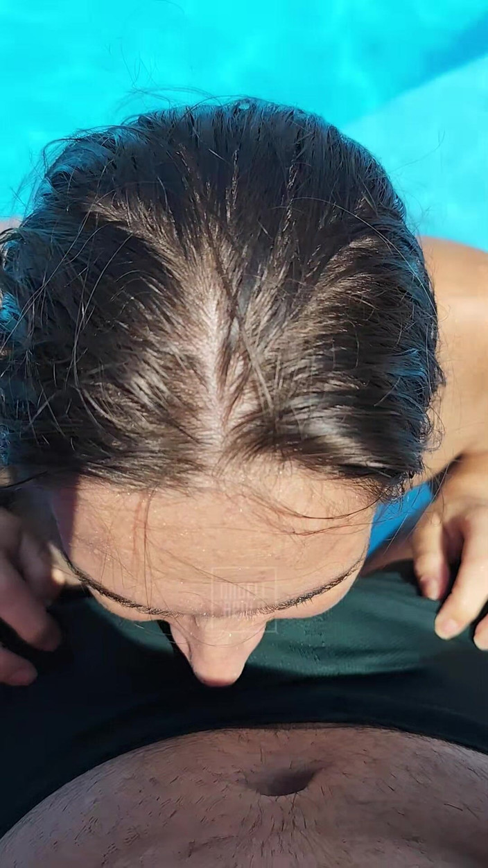 Angell Apolo: 彼氏とプールサイドで過ごした普通の夏の日