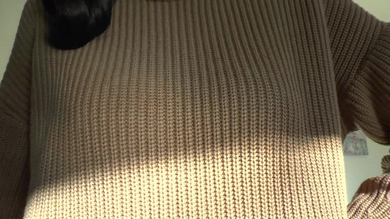 Lady Victoria Valente: 喷到我的毛衣上！维多利亚·瓦伦特夫人穿着厚重高领毛衣