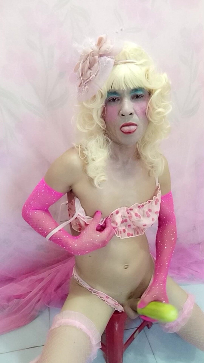 nguyen dang thien tri: Oanh Le Transgender Wearing Sexy Lingerie Porn Avalanche Using New...