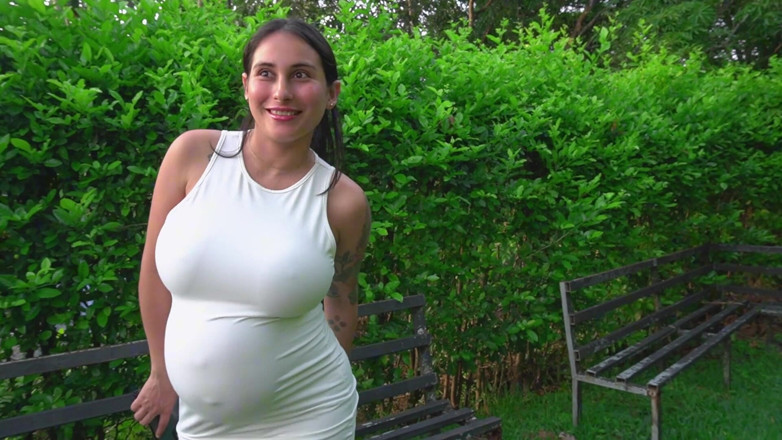 Jenifer Play: Challenge in a Park: Pregnant Girl Agrees to Use an...