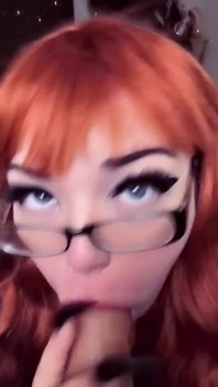 La stupida infermiera bimbo succhia il veleno