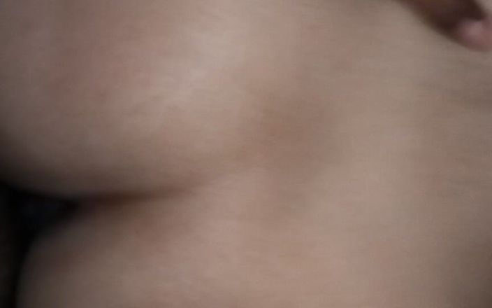 Gatita_travieza: Le nouvel ami de mon mari me baise délicieusement et...