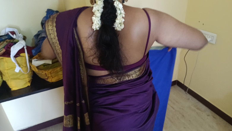 Pushpa studio: Une femme au foyer travaille à la maison avec sa demi-sœur...