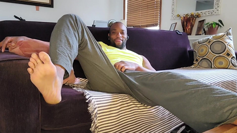 Kennie Jai: Kennie Jai si to dělá v jocku a ukazuje nohy!