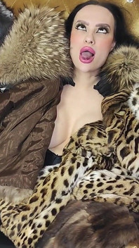 Vegan anti pelliccia si è trasformato in ahegao pignose Slut