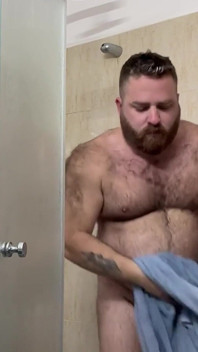 Itamar ist nicht zu Hause. Also hier fürs jetzt ein video von ihm beim duschen