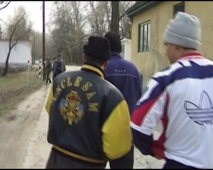 German Amateur Videos: Jerman menghisap beberapa zakar di luar rumah