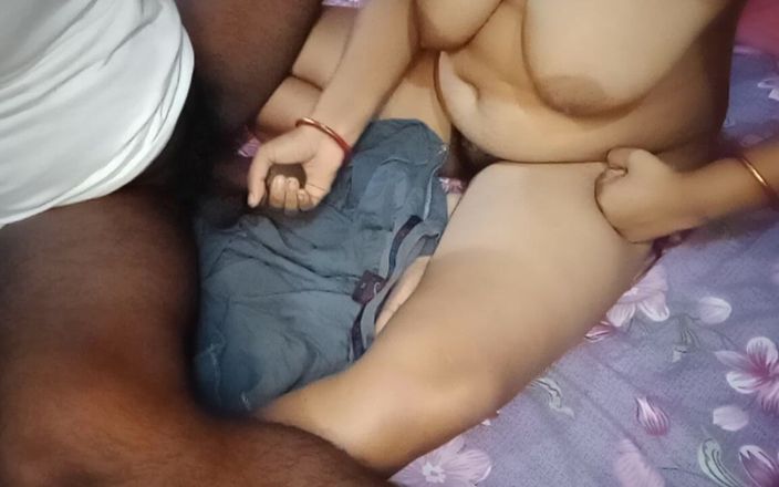 Desisupar93: Priya bhabi 火辣手淫表演