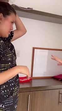 Asistenta mi-a lins pizda și m-a făcut lesbiană