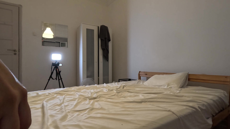 Alex Goes: Am scos prezervativul ăla prost pentru a ejacula în ea